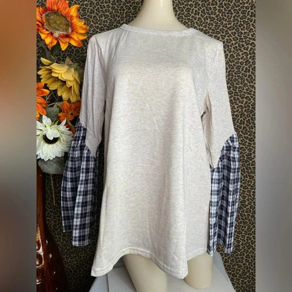 Doe & Rae Tops - 🌴3/$30🌴 DOE & RAE Oatmeal/Black Plaid Long Bell Sleeve Cotton Top NWT
